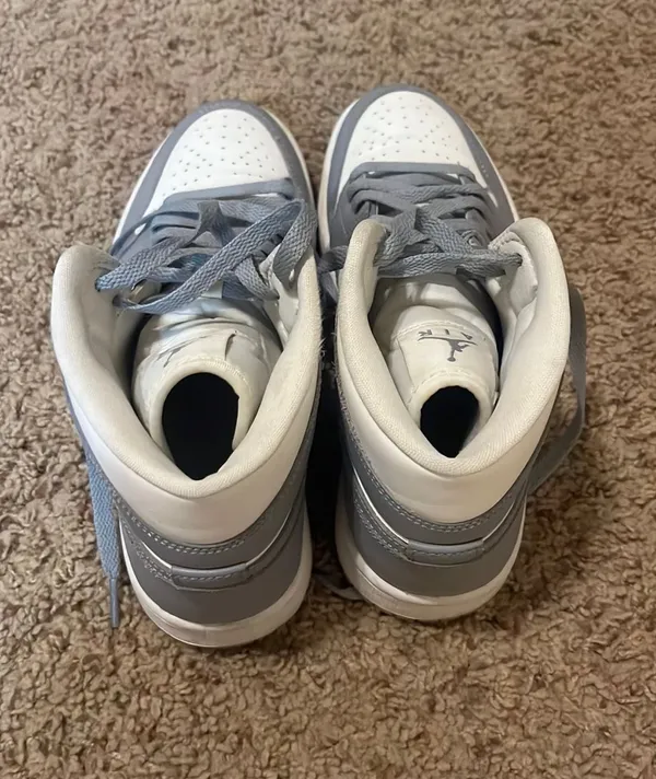 Air Jordan’s Gray Size 8 - Image 2