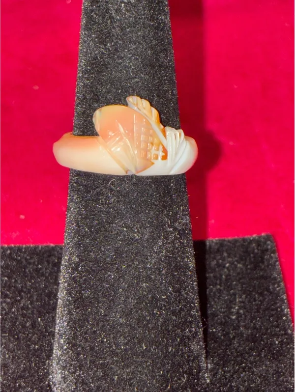 Vintage Hand-Carved Natural Shell Fish Ring Sz 5.5 - Image 3