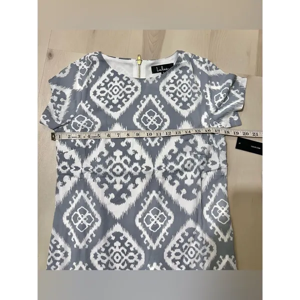 Lulus NWT Small Grey Ivory Geometric Slate Print Shift Dress Old Money Chic - Image 7