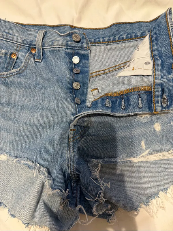 Levi’s Original 501 Shorts in Medium Wash - Image 3