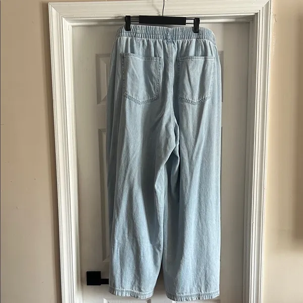 Universal Threads Light Wash Drawstring Wide Leg Jeans - Image 6
