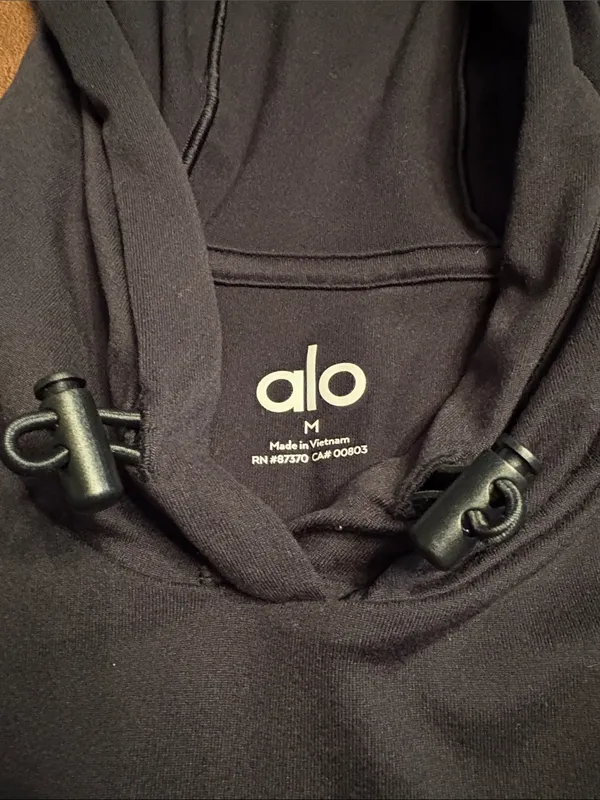 ALO Alosoft Hooded Runner Black Lightweight Hoodie thumbholes black Size M EUC - Image 4