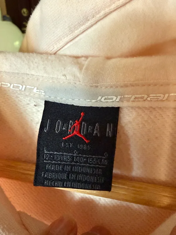 Light pink jordan cropped pullover hoodie - Image 3