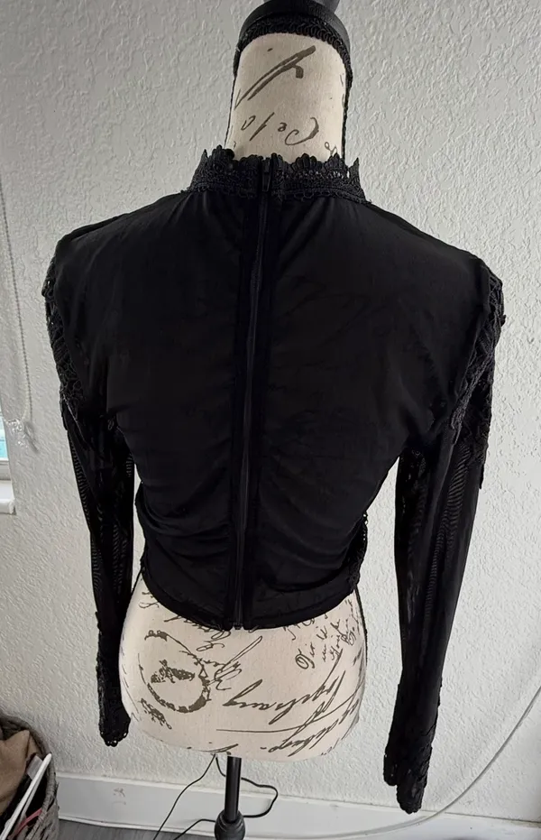 Windsor Black Lace Overlay Long Sleeve Mesh Crop Top - Size Small - Image 6