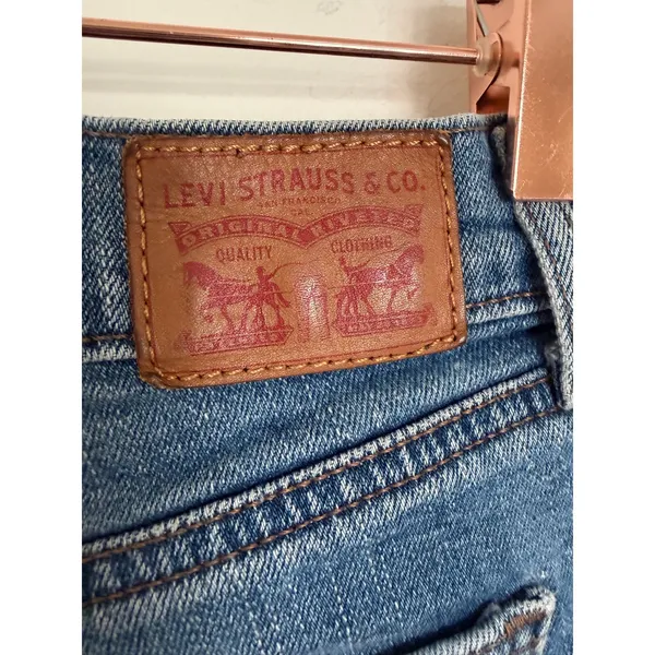 Levi's Denim Shorts Women 30 Medium Wash‎ Raw Hem Cut Off 29965-0008 - Image 3