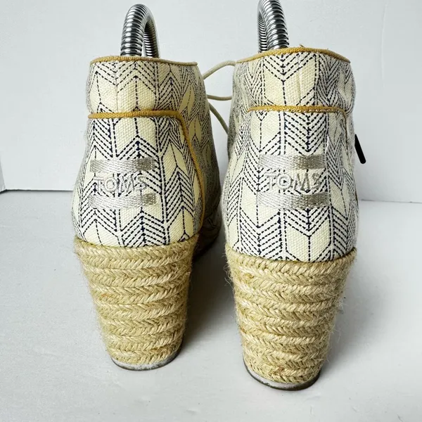 Toms Women's Cream and Black Espadrille Boots Size 8 - Image 7