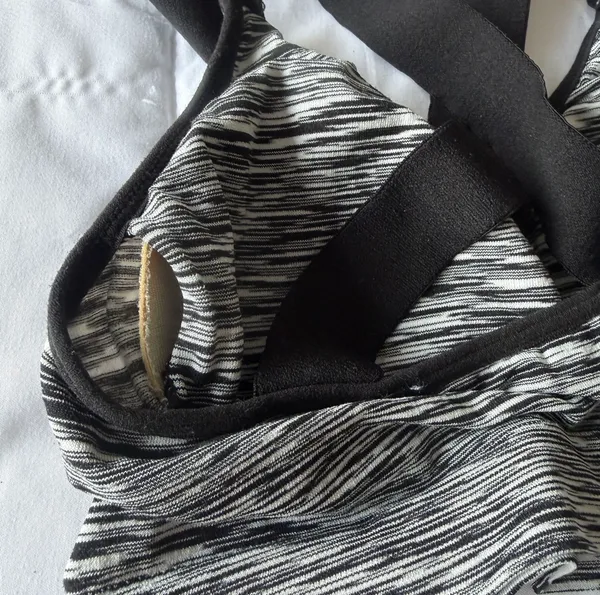 Chic Cross-Back Strappy Sports Bra | Black & White Marble Print | Size S | Athleisure Must-Have ✨ - Image 5