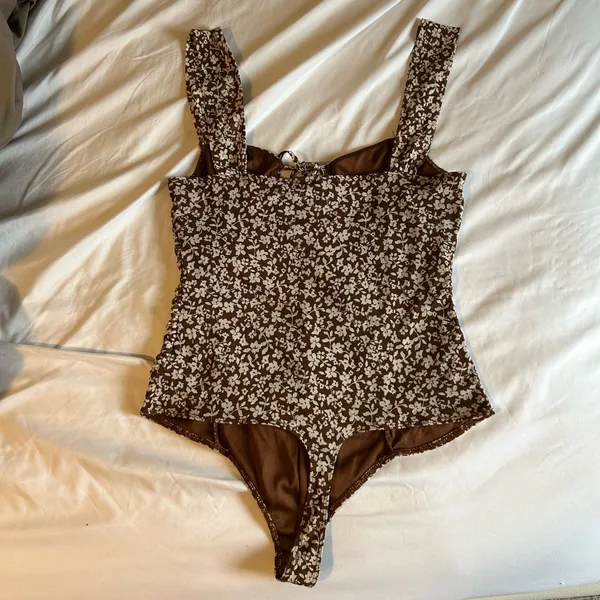 NWOT Le Lis Collection Brown Floral Bodysuit - Image 4
