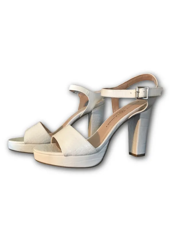 Chinese Laundry White Faux Leather Embossed Platform Heel Shoes (9.5) - Image 2
