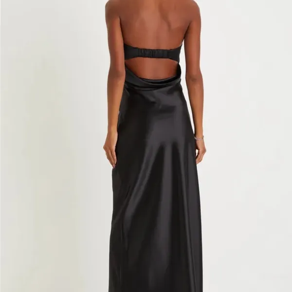 Lulu's Elegant Black Strapless Gown - Image 2