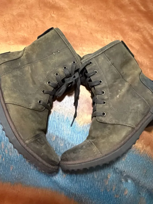 UGG Ashbury Brown Leather Zip Boots distressed size 8 shearling lined - Image 2