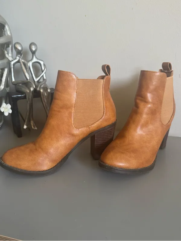 Women’s Chelsea Ankle Booties in Cognac Tan Leather - Image 5