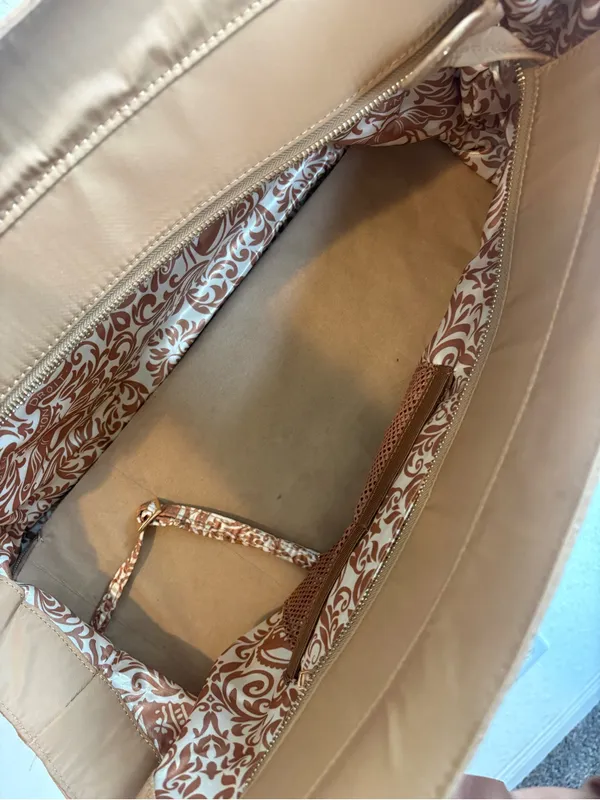 Bridgerton x Maxbone Dog Carrier Bag - Image 8