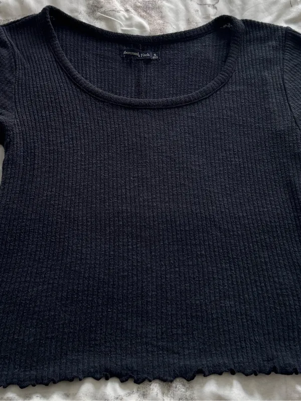 Abercrombie & Fitch Black Ribbed Scoop Neck Short Sleeve Tee, size S lettuce hem - Image 6
