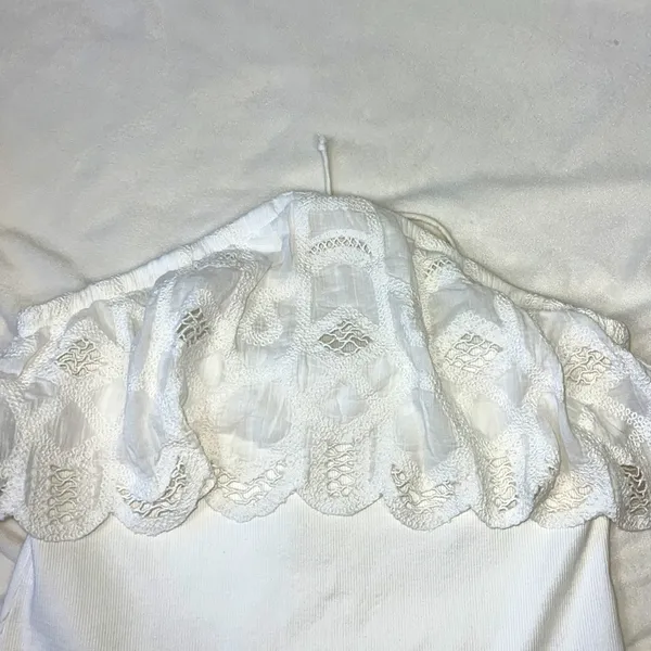 Anthropologie halter top ruffled Color: White size M NWT - Image 6