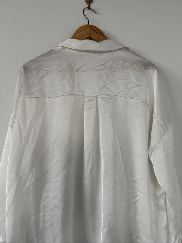 Zara White Satin-Look Button Front Blouse EUC - Image 3