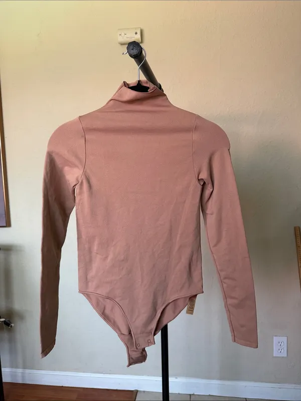 Skims ESSENTIAL MOCK NECK LONG SLEEVE BODYSUIT in sienna NWOT size Xxs-XS - Image 2
