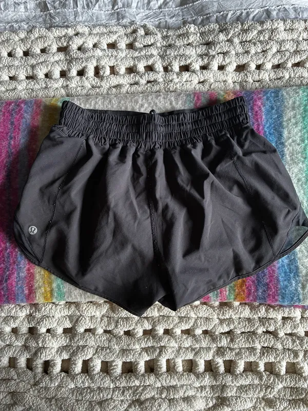 Lululemon Shorts Hotty Hot 2.5" High-Rise - Image 2