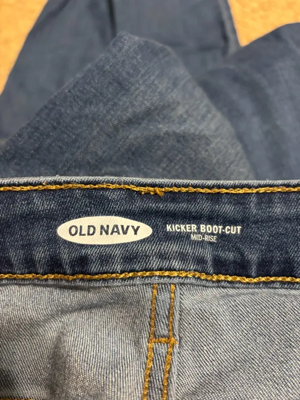 Old Navy Bootcut Jeans - Image 3