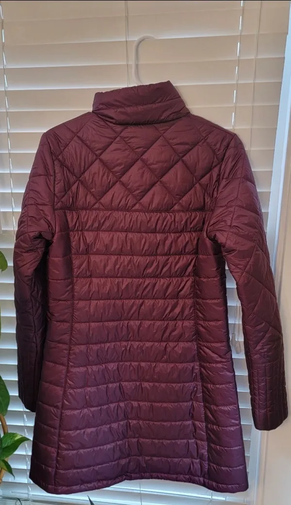 Women’s Patagonia Winter Coat Maroon Medium - Image 2