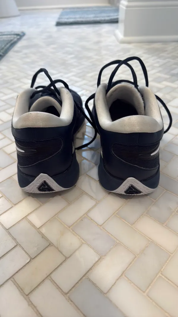 Nike Volleyball/Basketball Shoes - Image 4