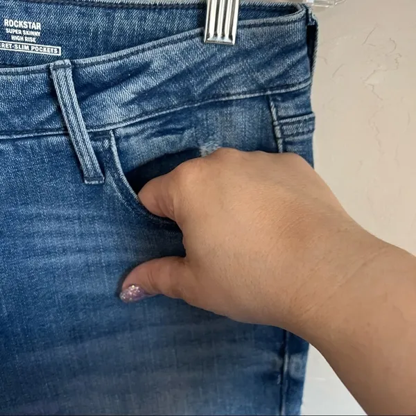 Old Navy Super Skinny‎ High Rise Distressed Denim Jeans - Image 4