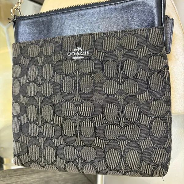 Coach Kitt Messenger Crossbody Bag Black & Signature Polished Pebble Leather - Image 4