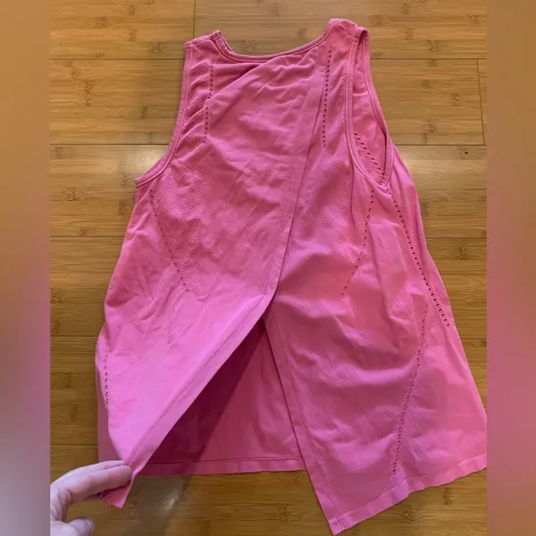 workout top size medium - Image 2