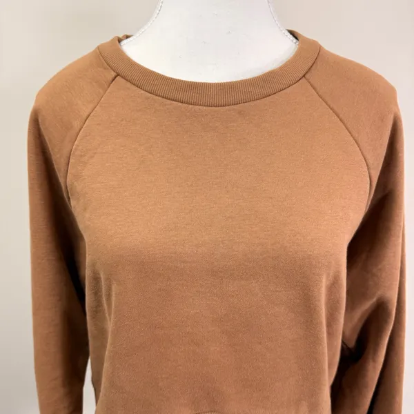 Beyond Yoga Uplift Cropped Raglan Sweatshirt Toffee Notched Hem Small - Image 6