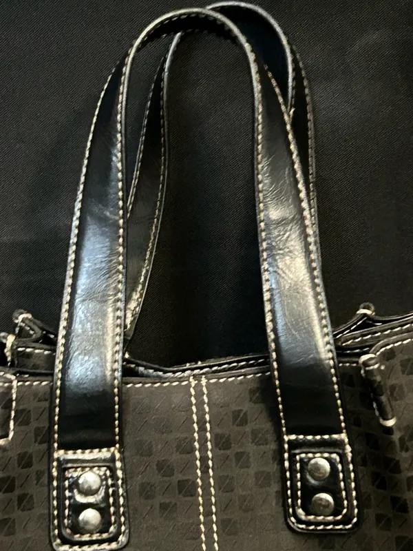 Nine & CO Black Tote Bag with Contrast Stitching - Image 4