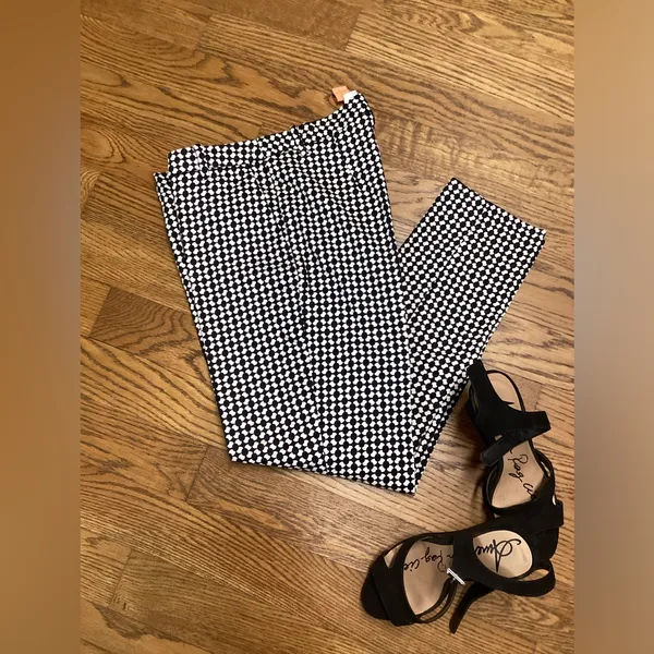 H&M Ankle straight pants Black and white geometric print. Size 8 - Image 2