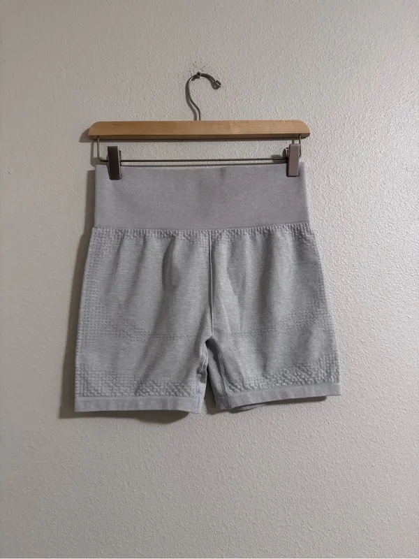 Gymshark Light Gray Seamless High-Waist Bike Shorts - Image 3