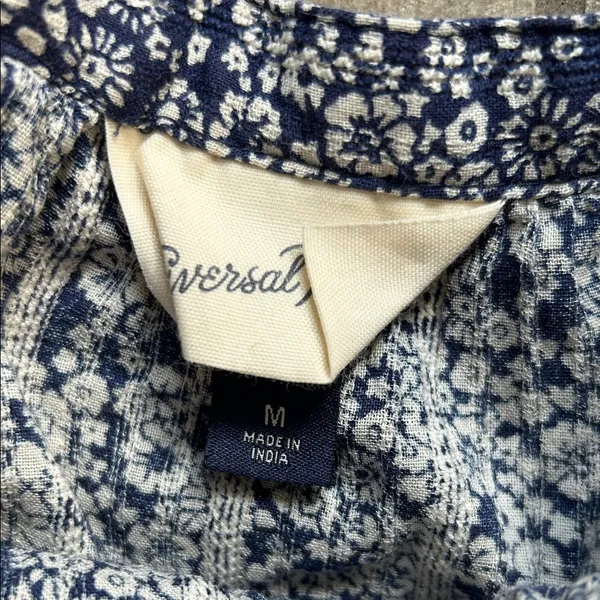Universal Threads Navy Floral Blouse - Image 2