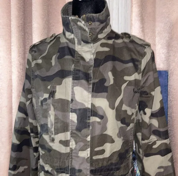 Size M Camo Jacket - Image 2
