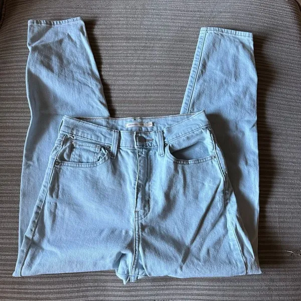 Levi’s high waisted taper jeans 26 light wash - Image 2