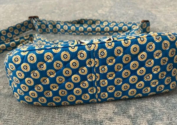 Vera Bradley Riviera Blue Adjustable Strap On The Go Crossbody Purse Bag - Image 5