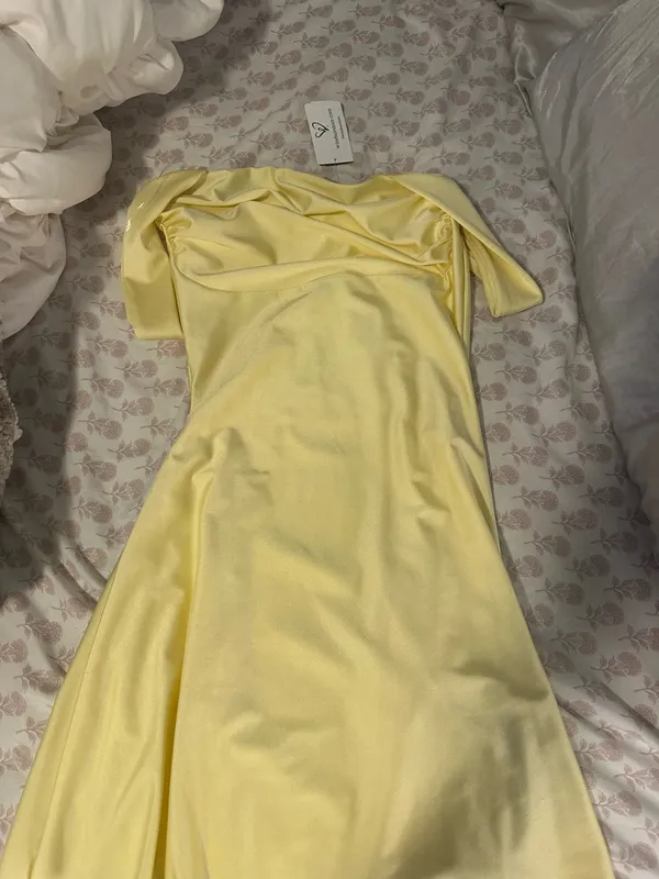 Butter yellow Windsor dress - Image 2