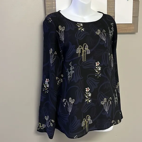 LOFT Black and Navy CrewNeck Floral Long Sleeve Blouse with Side Slits- Medium - Image 3