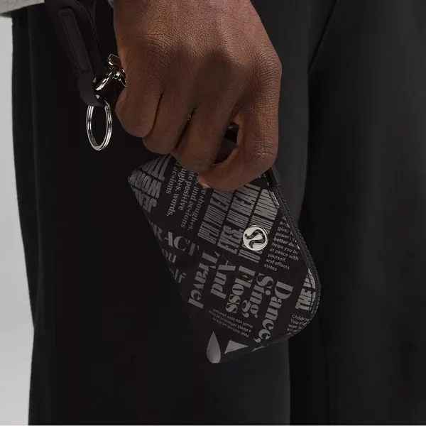 Lululemon Clippable Card Pouch Manifesto Print black / gray - Image 5