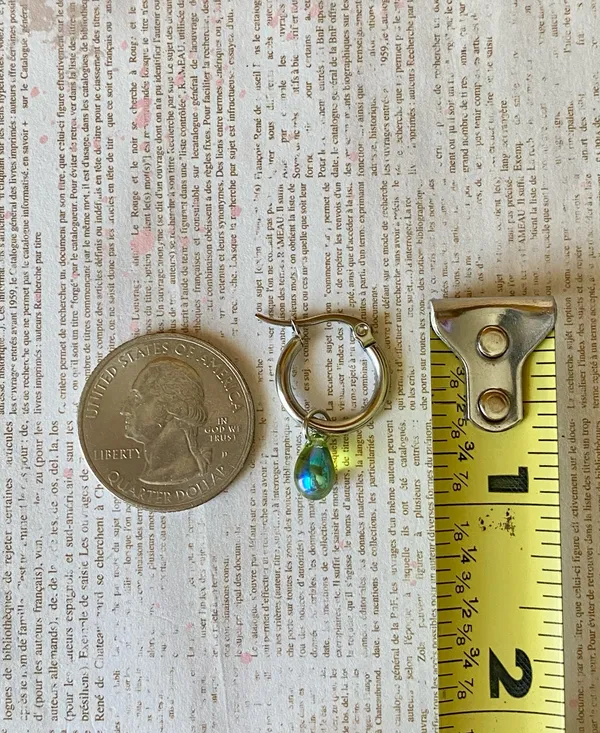 Handmade aurora olive green mini teardrop Czech glass simple minimalist hoop earrings💚🫒💕 - Image 8