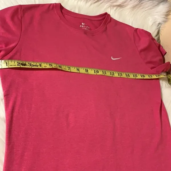 Nike Dri-Fit Pink Short Sleeve Shirt Size Medium - Image 10