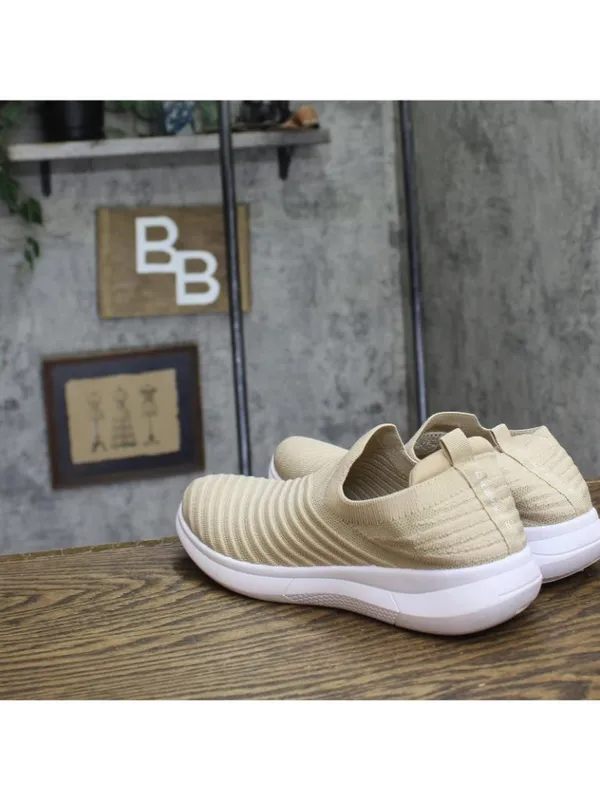 Danskin Womens Excite Slip On Lightweight Sneakers Natural Brown 10M - Image 2