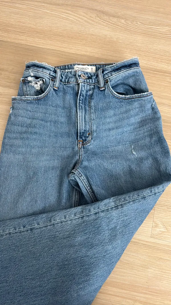 Abercrombie Jeans - Image 4