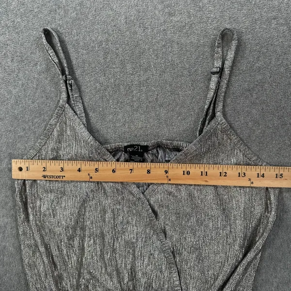 Rue 21 Silver Metallic Crop Top Size Medium V-neck Faux Wrap Spaghetti Strap Y2k - Image 4