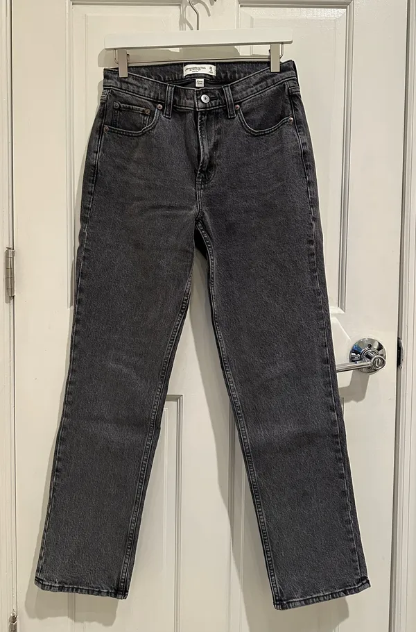 Abercrombie Curve Love Mid Rise 90s Straight Leg Jean - Image 2