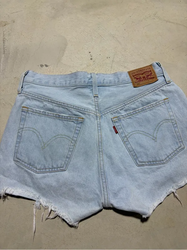 Levi’s 501 Light Wash Denim Cutoff Shorts Women 28 - Image 7