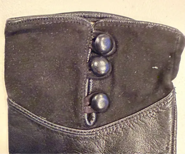 VINTAGE: Bloomingdale’s | ladies lambskin leather & suede gloves. Size: 7. - Image 8