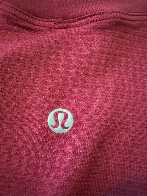 lululemon athletica textured swiftly tee in wine red - Image 4