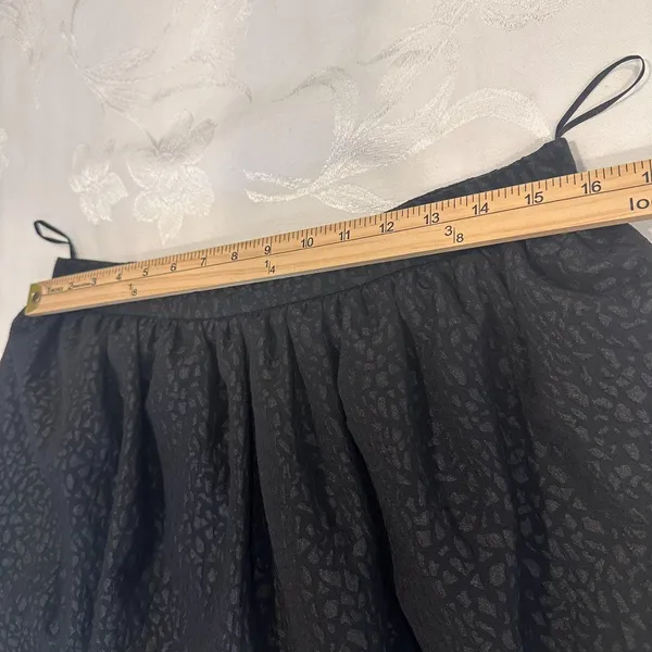 Zara Size-XL Mini Skirt Black Jacquard Puffy Layer‎ - Image 4