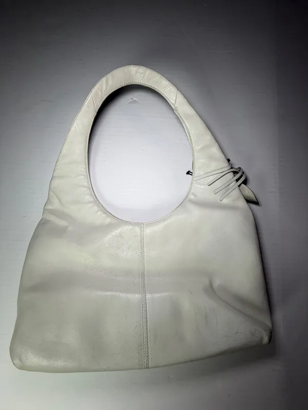 Paolo Masi White Leather Shoulder Bag with Floral Accent - Image 4